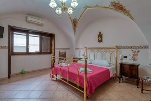 4 chambres, fer et planche à repasser, draps fournis