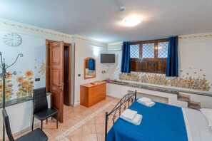 4 chambres, fer et planche à repasser, draps fournis