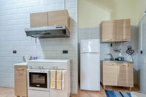 Fridge, oven, stovetop, electric kettle - Apartment 'Meraviglie Salentine' with Air Conditioning (Lequile)