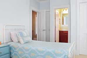 House, 1 King Bed with Sofa bed (Barefoot Cottage B49 - Seabbatical) | 2 bedrooms
