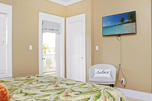 House, 1 King Bed with Sofa bed (Barefoot Cottage B49 - Seabbatical)