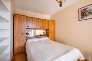 1 bedroom, iron/ironing board, WiFi