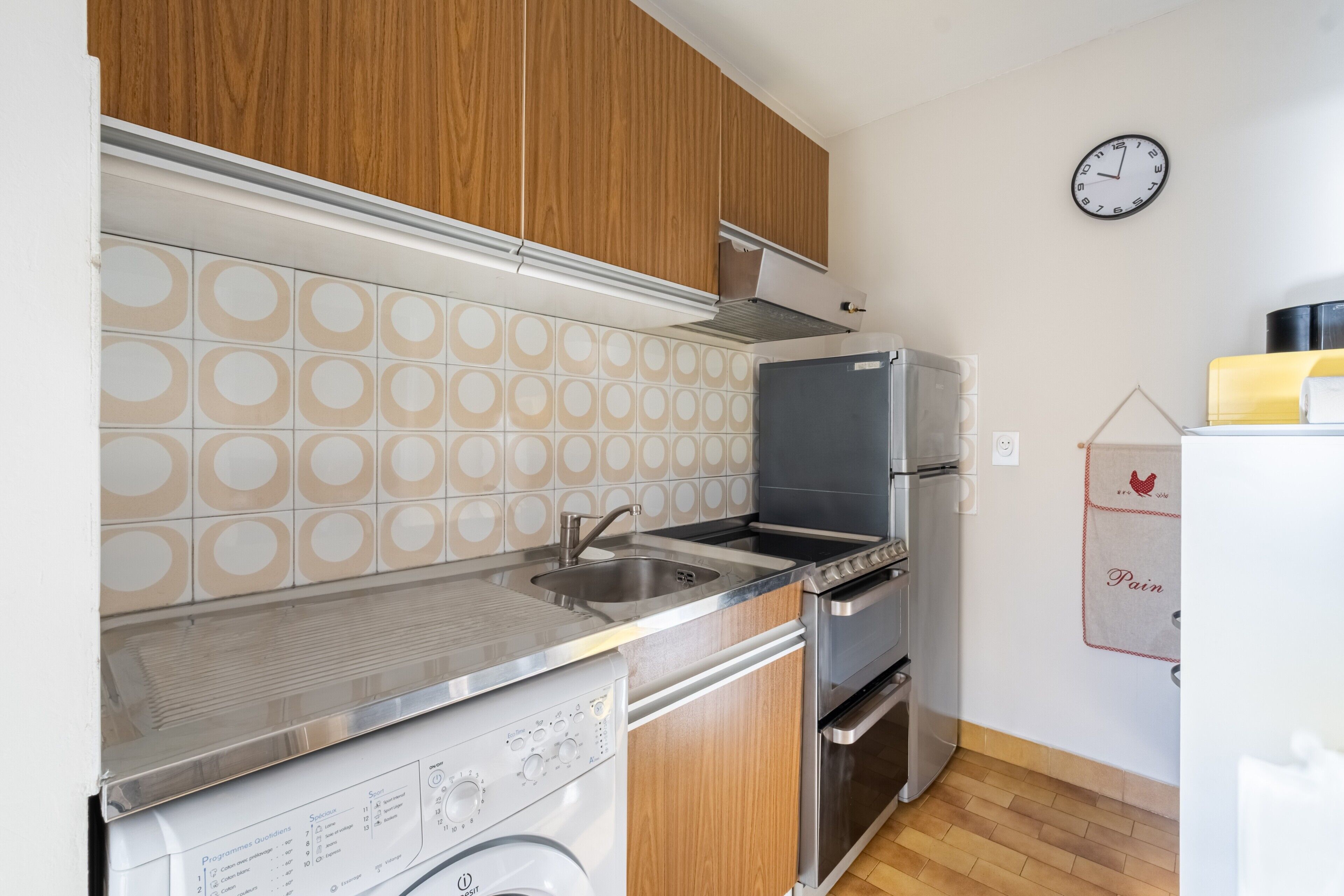 雪櫃、微波爐、焗爐、爐具