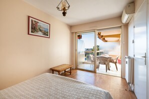 1 habitación, tabla de planchar con plancha y wifi 