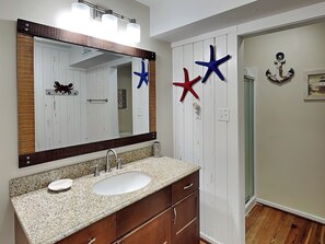 Hair dryer, towels - 4-B 12th Street | Rooftop Deck, Steps to the Beach (Tybee Island)