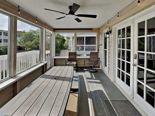 Outdoor dining - 4-B 12th Street | Rooftop Deck, Steps to the Beach (Tybee Island)