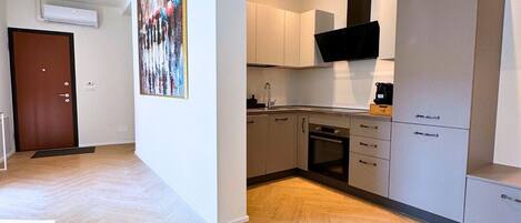 Réfrigérateur, four, plaque de cuisson, lave-vaisselle