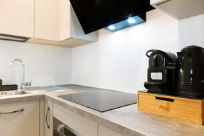 Kühlschrank, Ofen, Herdplatte, Geschirrspüler