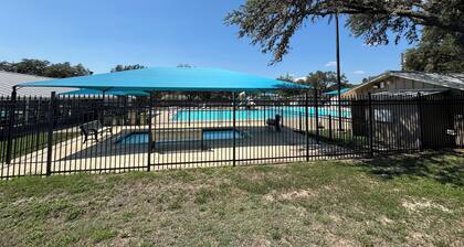 Harper Valley Hideaway  Peaceful & Central