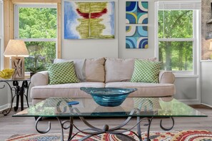 Televisión y chimenea 