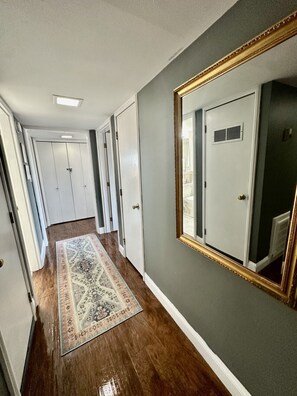 Interior - Local Life in KNOX! Pool+Campus+Downtown (Knoxville)