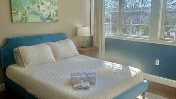 3 chambres, bureau, fer et planche à repasser, lit parapluie