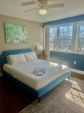 3 bedrooms, desk, iron/ironing board, travel crib