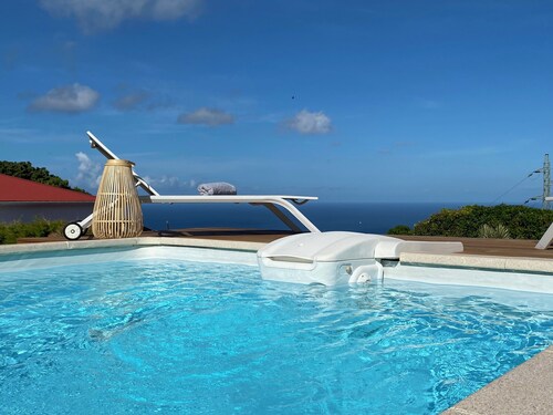 Villa Le Nid des Colibris 4 stars with its 180° sea view over the Caribbean