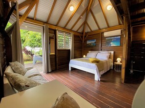 3 bedrooms, travel cot, WiFi, bed sheets