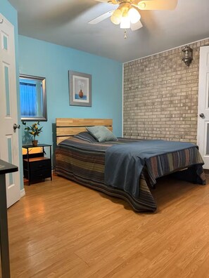 7 bedrooms, WiFi, bed sheets - Spacious 7BR Retreat with Huge Pool, Hot Tub & Private Arcade! (DeFuniak Springs)