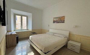 Kahden hengen deluxe-huone, kaupunkinäköala | Äänieristys, ilmainen Wi-Fi