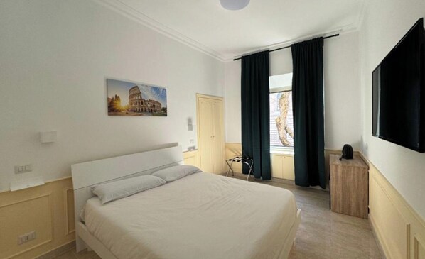 Habitación Deluxe doble, vistas a la ciudad | Sistema de insonorización y wifi gratis