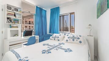 1 dormitorio, tabla de planchar con plancha, wifi y ropa de cama