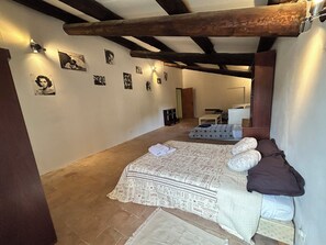 4 bedrooms, WiFi, bed sheets