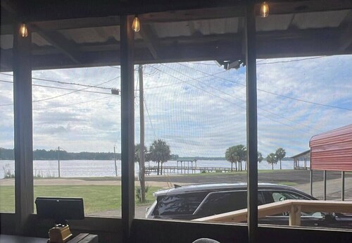 Waterfront Cabin on Toledo Bend Lake - minutes from the water.