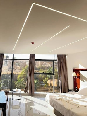Deluxe Double Room Single Use, Mountain View | Soundproofing, iron/ironing board, free WiFi - Jerash Hotel (Jerash)