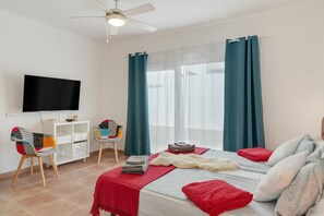 3 bedrooms, iron/ironing board, WiFi, bed sheets