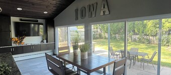 5 minute walk to Kinnick Stadium! Perfect GAMEDAY stay!
Spacious 4-bedroom house