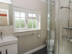 Shower - Llainorfa (New Quay)