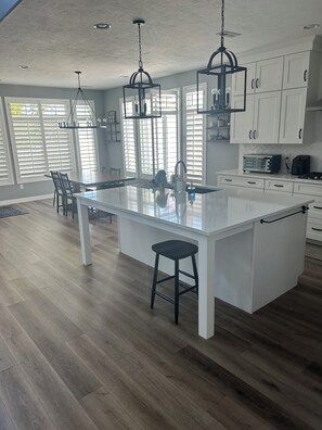 電子レンジ、オーブン、コンロ、食器洗い機