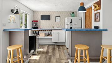 Micro-ondes, four, plaque de cuisson, lave-vaisselle