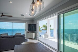 Living area - Stunning 5 Bedroom Open Water Pool Home With Great Boating (Big Pine Key)