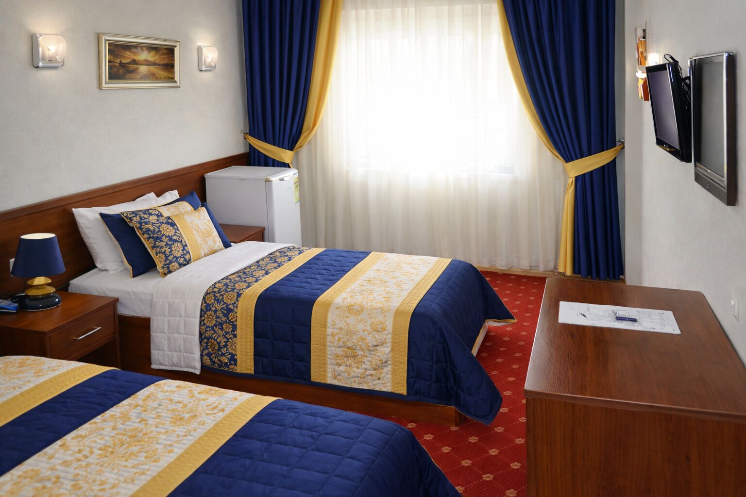 เครื่องนอนระดับพรีเมียม, โต๊ะทำงาน, พื้นที่ทำงานแบบใช้แล็ปท็อป