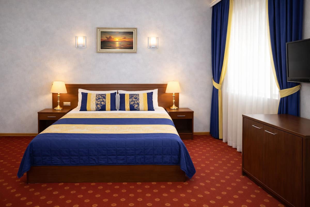 Single Room | Premium bedding, desk, laptop workspace, bed sheets