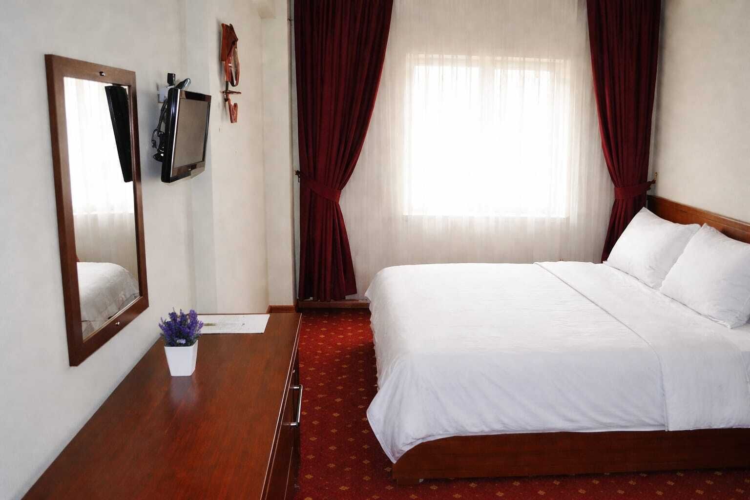 Ropa de cama de alta calidad y escritorio