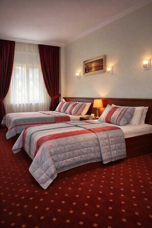 고급 침구, 책상, 노트북 작업 공간, 침대 시트