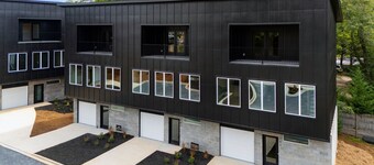 Clemson Greenville Urban Retreat 2BR 2.5BA Kitchen Private Balcony