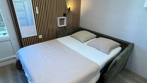 1 室のベッドルーム、デスク、アイロン / アイロン台、WiFi (無料)