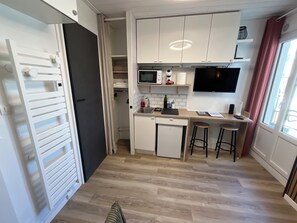 冰箱、微波炉、炉灶、茶具/咖啡用具