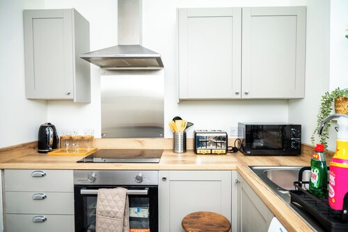 Luxury 1- Bed Apartment Opposite Dewsbury Train Station