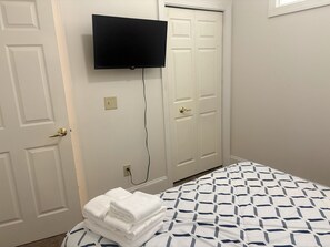2 bedrooms, WiFi, bed sheets