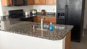 Mikrowelle, Ofen, Herdplatte, Geschirrspüler