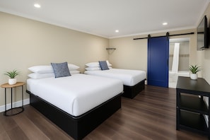 Schreibtisch, laptopgeeigneter Arbeitsplatz, kostenloses WLAN