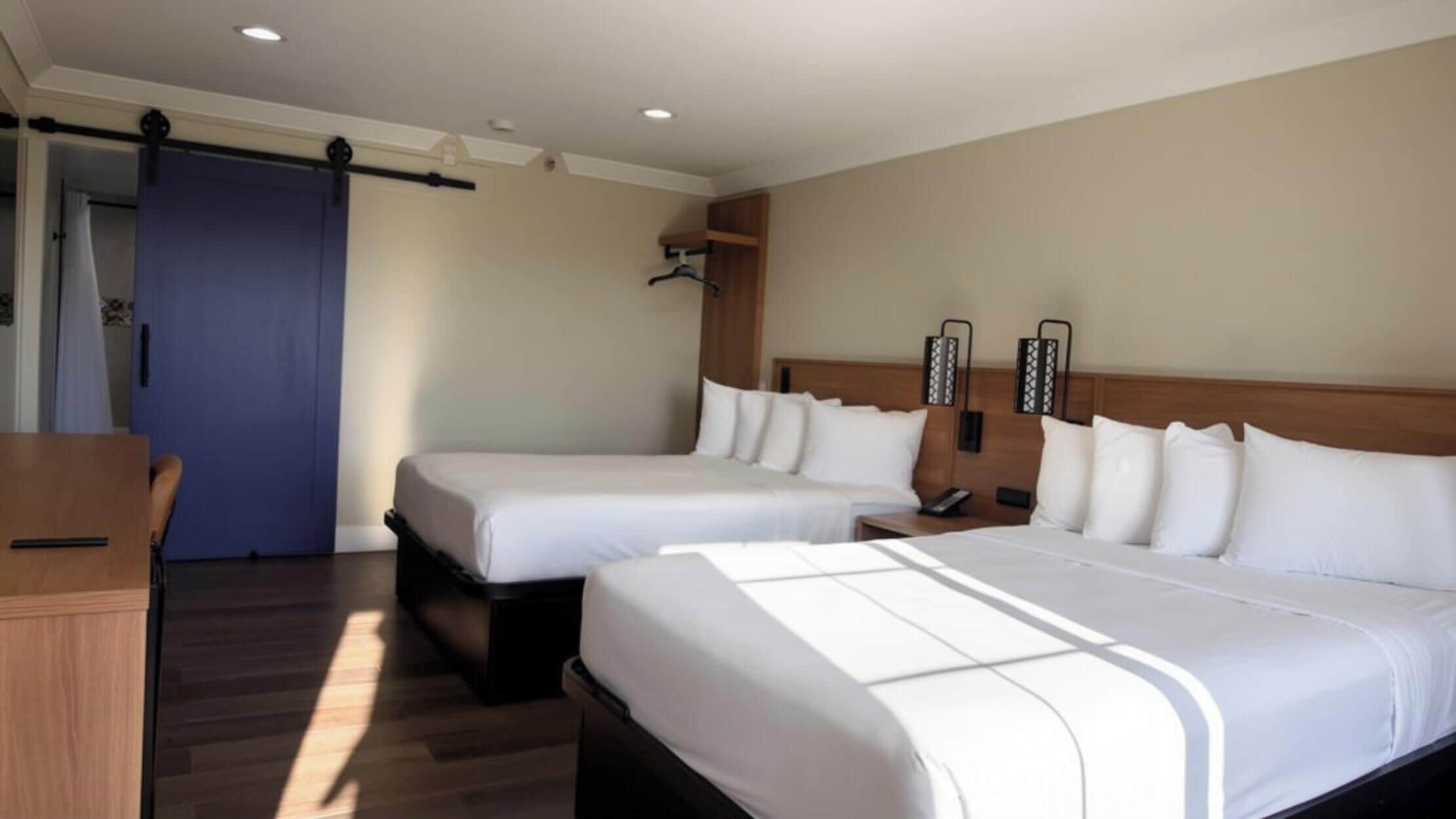 Habitación cuádruple Premium, 2 camas Queen size, para no fumadores | Escritorio, espacio para trabajar con laptop y wifi gratis 