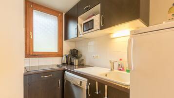 Fridge, microwave, dishwasher, coffee/tea maker