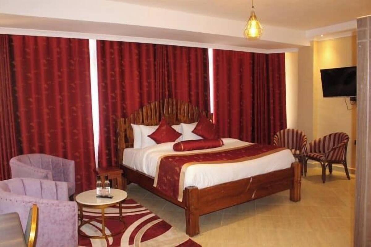 Executive Double Room, Balcony, Garden View | WiFi (free), bed sheets