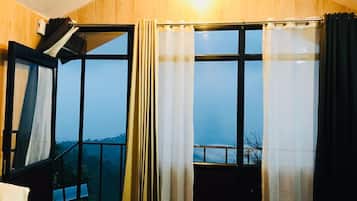 Deluxe Double Room, Mountain View | Desk, laptop workspace, free WiFi