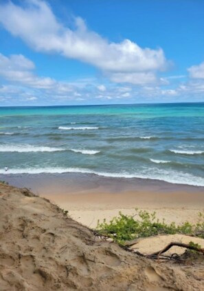 Beach - Plush Retreat_Central Location_Private_FreeParking (Michigan City)