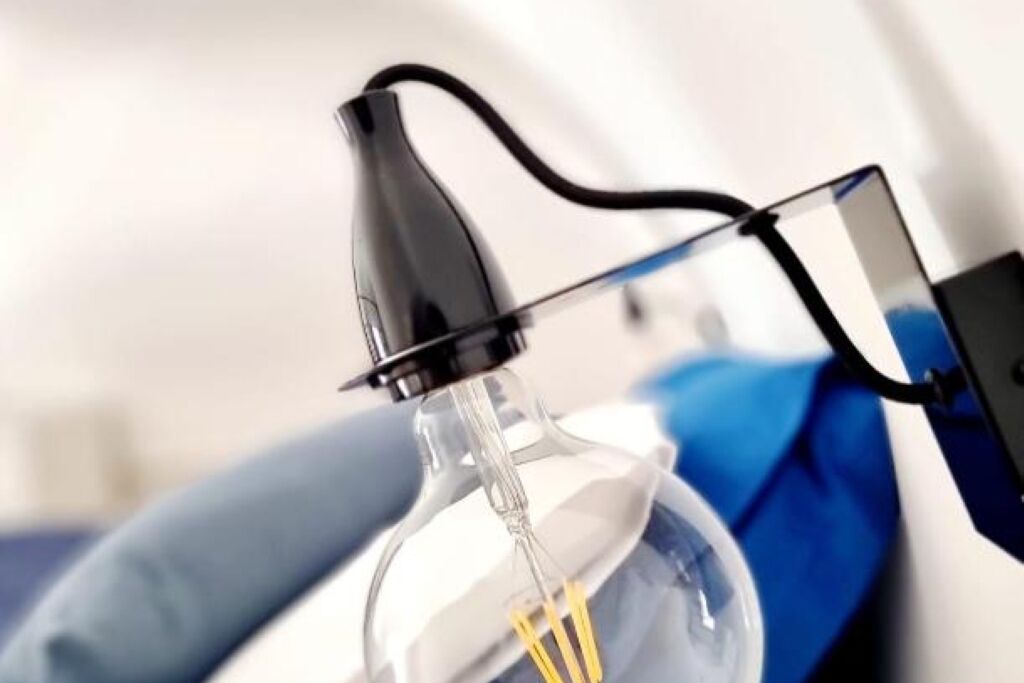 Douche, sèche-cheveux, bidet, serviettes fournies