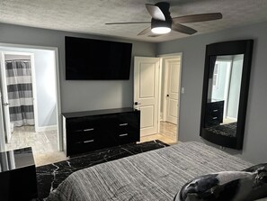 4 makuuhuonetta, silitysrauta/-lauta, internet, vuodevaatteet